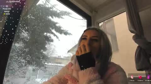 ella_vee online show from February 21, 7:33 am