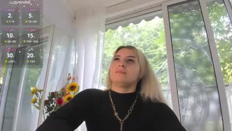 ella_vee online show from June 2, 6:15 am