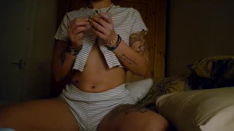 ellababy94 online show from November 6, 11:19 pm