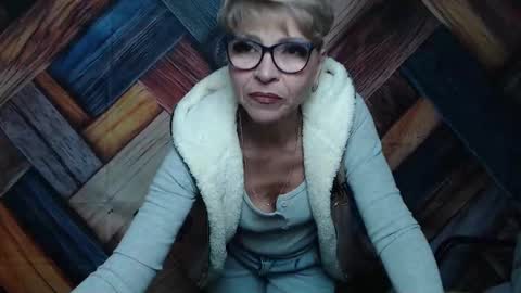 EllaBonito online show from January 18, 7:06 am