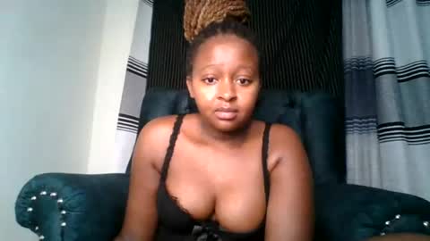 ellah-simone online show from June 22, 11:45 pm