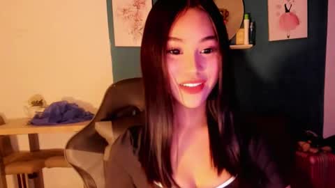 Snapshot of ellaliciousss chatting on March 9, 7:15 pm ella online show from March 9, 7:15 pm