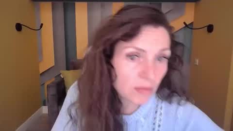 EllaLongs online show from April 18, 11:23 am