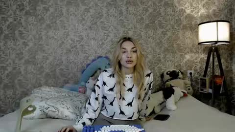 Snapshot of ellamilla chatting on September 15, 2:18 pm ellamilla online show from September 15, 2:18 pm