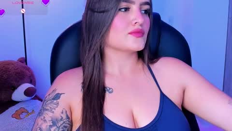 ellarosee_ online show from December 2, 5:33 pm