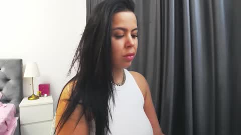 ellasins online show from January 6, 7:18 pm