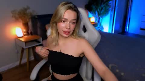 Ella online show from January 12, 5:47 am