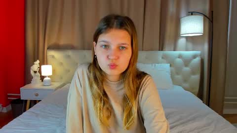 Snapshot of elle_ellise chatting on September 21, 7:56 am elle_ellise online show from September 21, 7:56 am