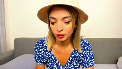 Snapshot of ellen_flow chatting on September 18, 8:02 pm ellen_flow online show from September 18, 8:02 pm