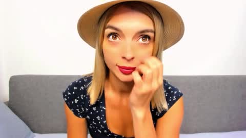 Snapshot of ellen_flow chatting on September 19, 8:45 pm ellen_flow online show from September 19, 8:45 pm