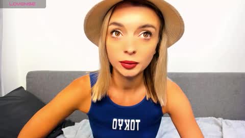 Snapshot of ellen_flow chatting on September 22, 9:08 pm ellen_flow online show from September 22, 9:08 pm
