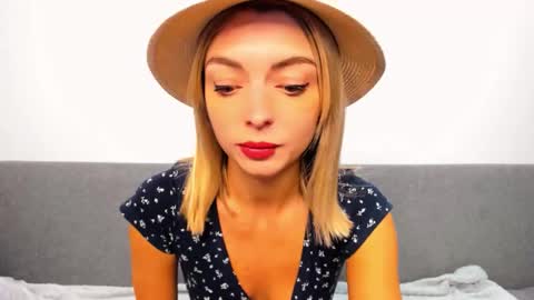 Snapshot of ellen_flow chatting on October 2, 9:35 pm ellen_flow online show from October 2, 9:35 pm