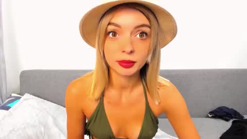 Snapshot of ellen_flow chatting on October 5, 9:55 pm ellen_flow online show from October 5, 9:55 pm
