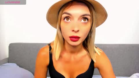 Snapshot of ellen_flow chatting on September 17, 7:50 pm ellen_flow online show from September 17, 7:50 pm