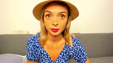 Snapshot of ellen_flow chatting on October 7, 9:33 pm ellen_flow online show from October 7, 9:33 pm