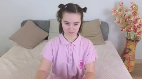 Snapshot of ellie_babyy chatting on February 20, 11:20 am Ellie online show from February 20, 11:20 am