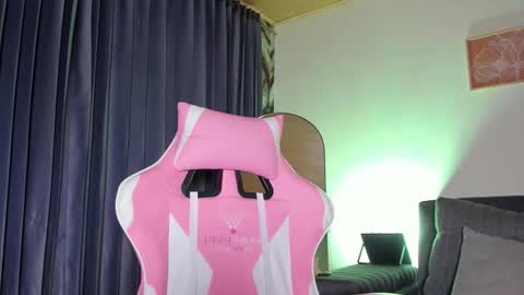 Ellie online show from March 25, 11:06 am