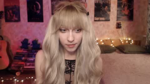 Snapshot of ellie_friendly chatting on January 30, 12:06 pm ellie_friendly online show from January 30, 12:06 pm