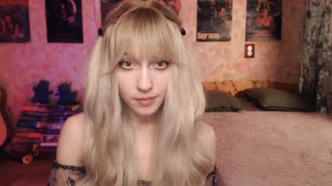 Snapshot of ellie_friendly chatting on February 12, 12:12 pm ellie_friendly online show from February 12, 12:12 pm