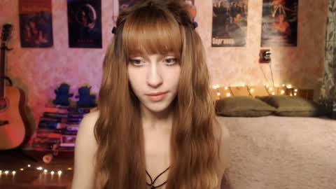 Snapshot of ellie_friendly chatting on December 26, 12:14 am ellie_friendly online show from December 26, 12:14 am