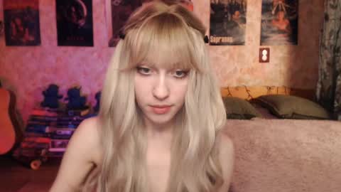 Snapshot of ellie_friendly chatting on February 14, 12:14 pm ellie_friendly online show from February 14, 12:14 pm