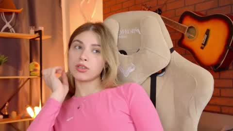 elliecutes online show from May 26, 9:15 am