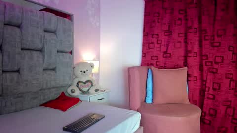 elliedoll_ online show from February 10, 7:39 pm