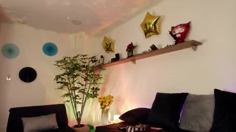 Snapshot of elliee1 chatting on September 27, 2:37 pm elliee1 online show from September 27, 2:37 pm