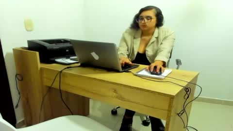 elliee_wlisson online show from May 26, 4:18 am
