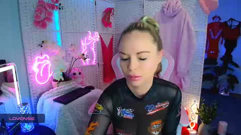 EllieKarr online show from February 2, 8:51 pm