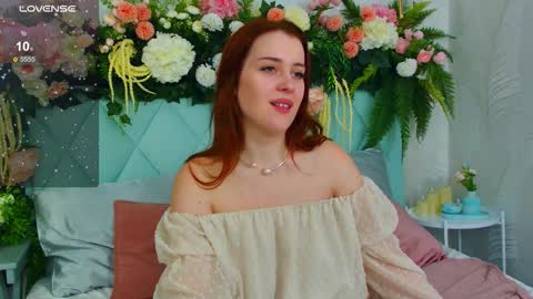 Snapshot of ellielarson chatting on October 5, 6:04 pm EllieLarson online show from October 5, 6:04 pm