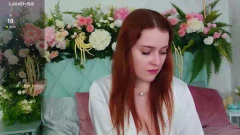 Snapshot of ellielarson chatting on October 6, 6:04 pm EllieLarson online show from October 6, 6:04 pm