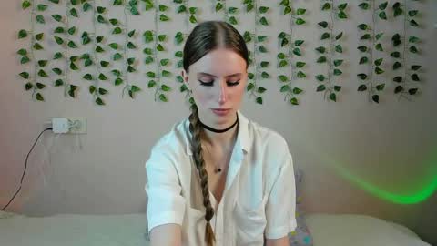 ellierough online show from May 28, 5:38 am