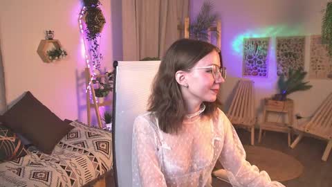 Elli online show from April 2, 6:21 am