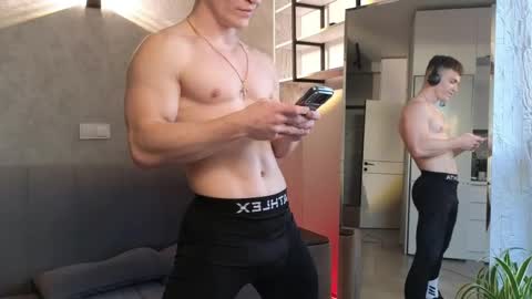 elliot_muscle04 online show from May 5, 4:13 pm
