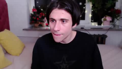 ellis_rin online show from December 4, 5:18 am