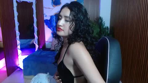 ellis_tay online show from March 26, 3:17 pm