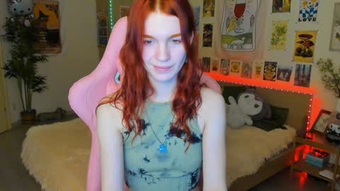 Snapshot of elly_milas chatting on February 2, 5:53 am Elly Fansly online show from February 2, 5:53 am