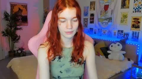 Snapshot of elly_milas chatting on January 17, 7:08 am Elly Fansly online show from January 17, 7:08 am
