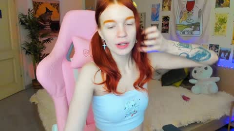 Snapshot of elly_milas chatting on January 26, 9:51 am Elly Fansly online show from January 26, 9:51 am