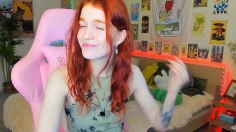 Snapshot of elly_milas chatting on February 2, 8:56 am Elly Fansly online show from February 2, 8:56 am