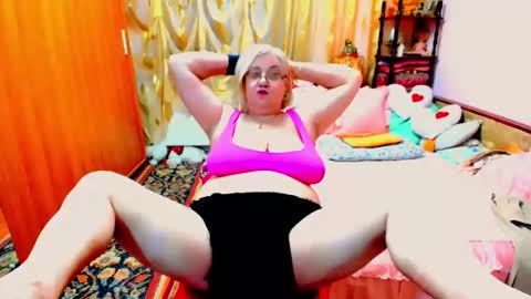 ellyhot53 online show from September 24, 1:23 am