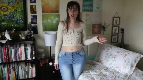Elly Naomi online show from May 10, 5:30 pm