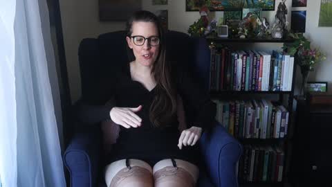 Elly Naomi online show from January 19, 7:15 pm