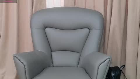 Snapshot of ellyross_ chatting on March 8, 11:27 am EllyRoss online show from March 8, 11:27 am