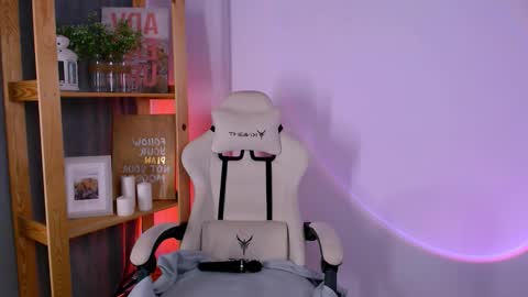 Elly online show from November 28, 3:03 am