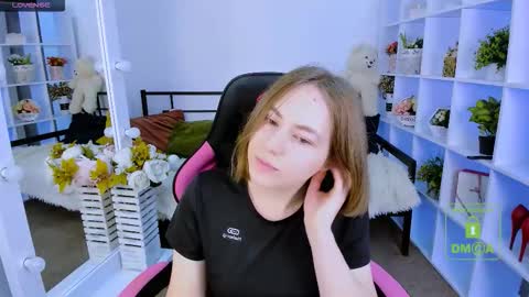 elma_lily online show from October 25, 7:30 am