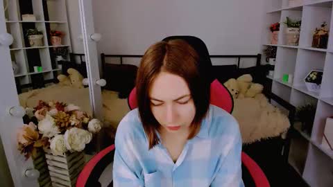 elma_lily online show from November 4, 6:15 am