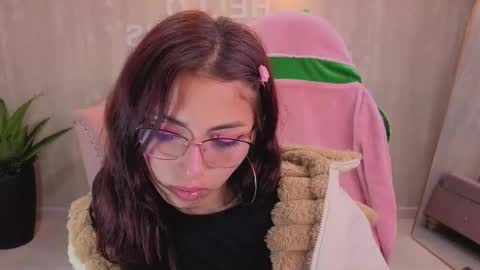 Elody  online show from February 7, 3:53 am