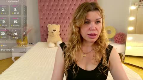 eloise_by online show from May 22, 1:29 pm